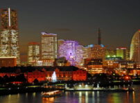 静かな灯りが水面に揺れる横浜の夜景｜懐かしい情景が静かによみがえる、やさしい記憶のイメージ写真